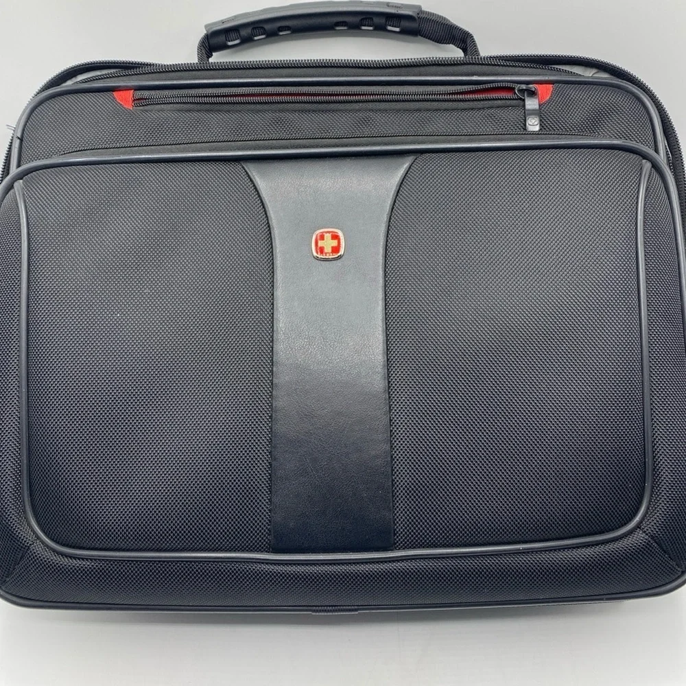 Wenger Swiss Army Gear Laptop Case Messenger Bag Briefcase Carry On 18 x 15 x 5